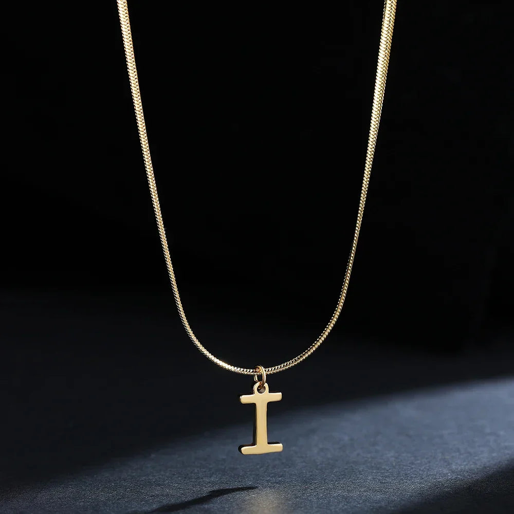 Collier ras de cou femme avec pendentif initiale i