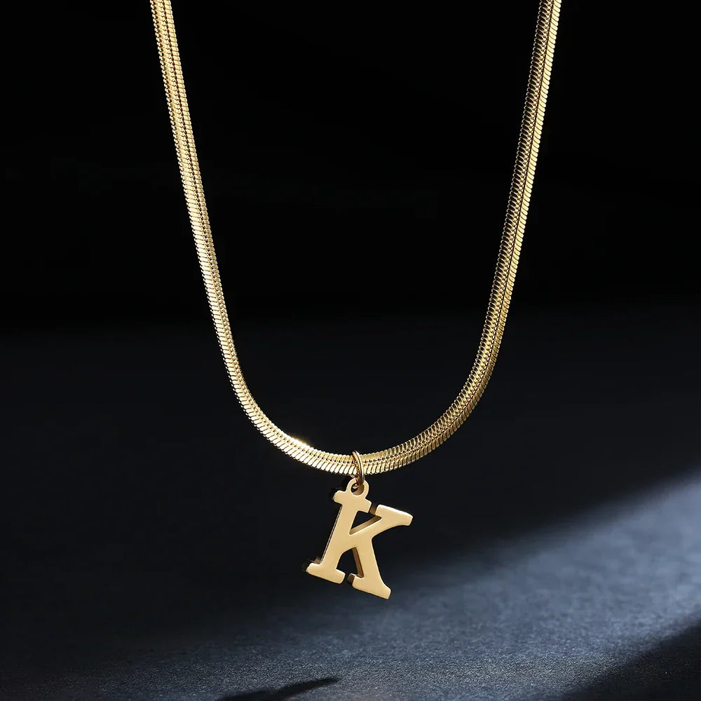 Collier ras de cou femme avec pendentif initiale k