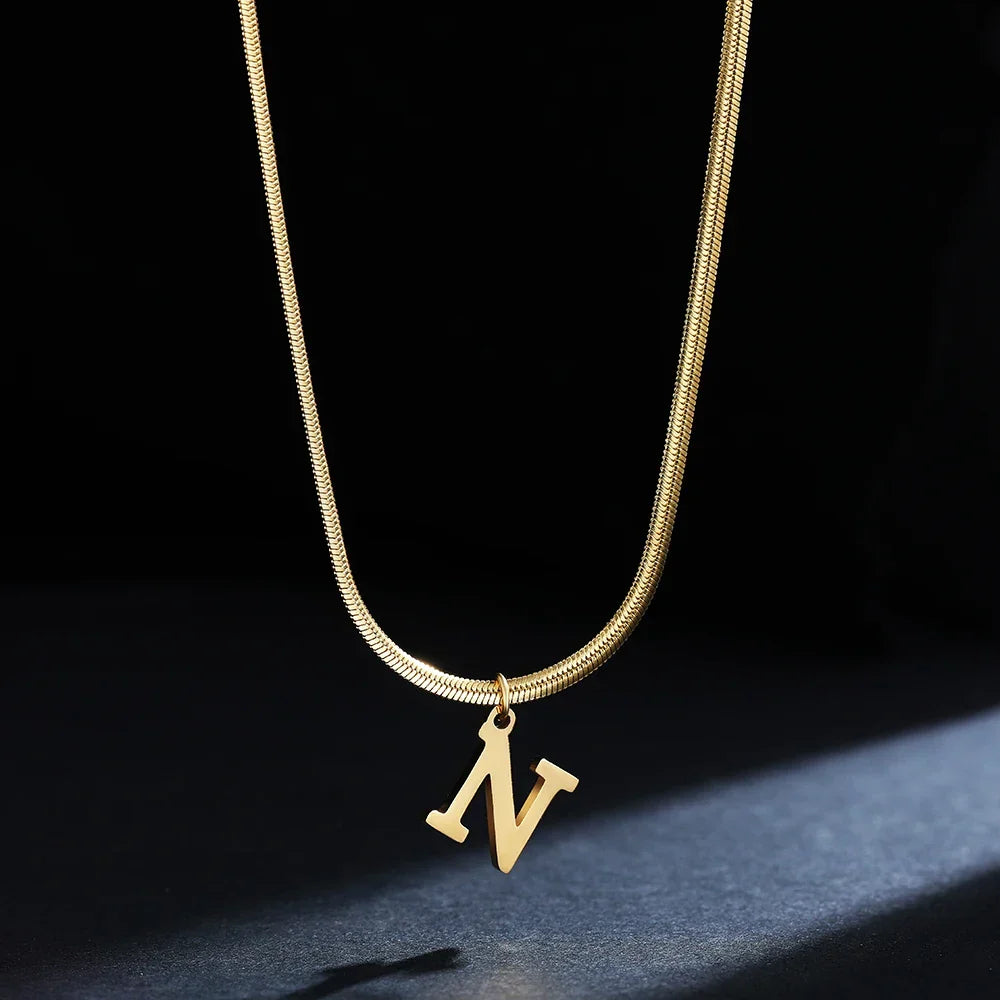 Collier ras de cou femme avec pendentif initiale n