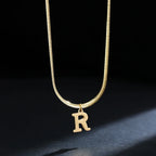 Collier ras de cou femme avec pendentif initiale r