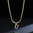 Collier ras de cou femme avec pendentif initiale u