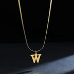 Collier ras de cou femme avec pendentif initiale w