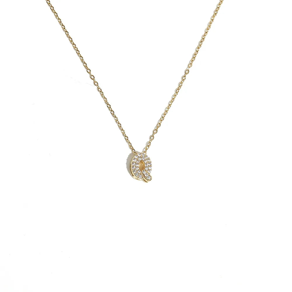 Collier ras de cou femme avec pendentif minimaliste initiale q
