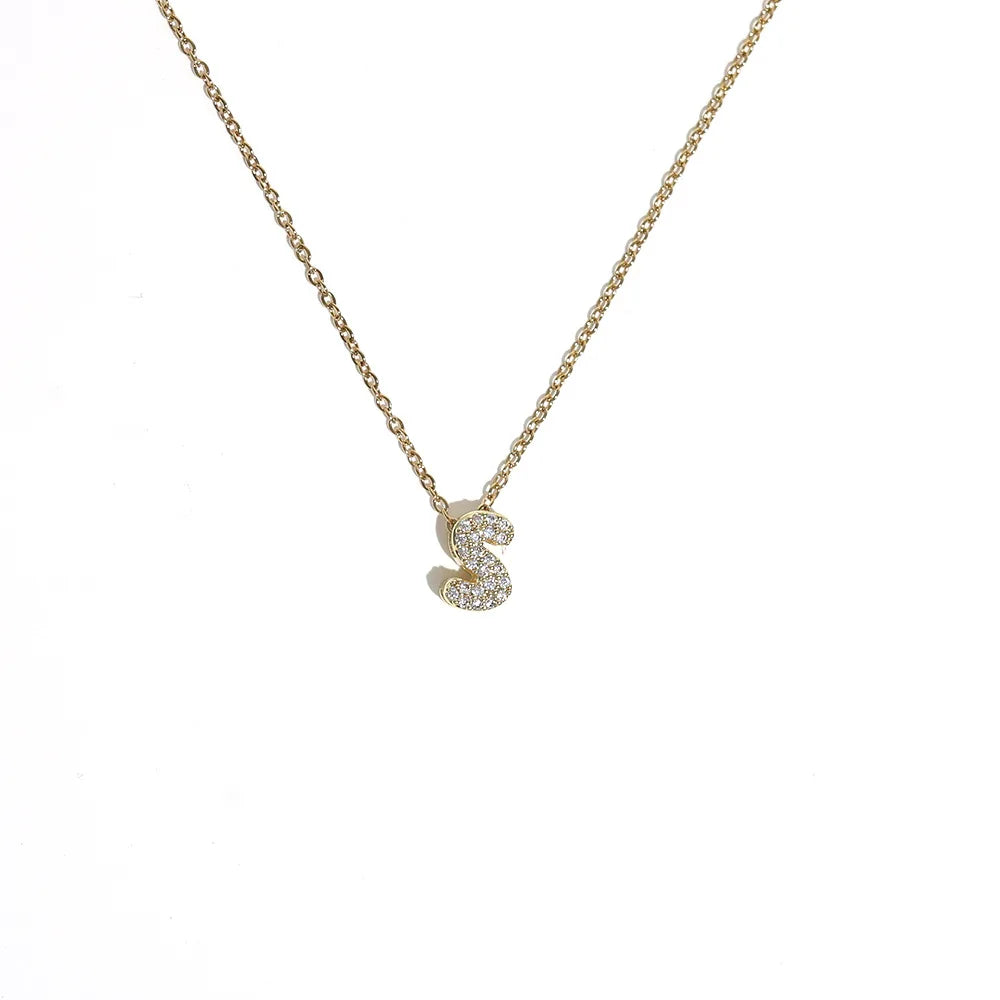 Collier ras de cou femme avec pendentif minimaliste initiale s