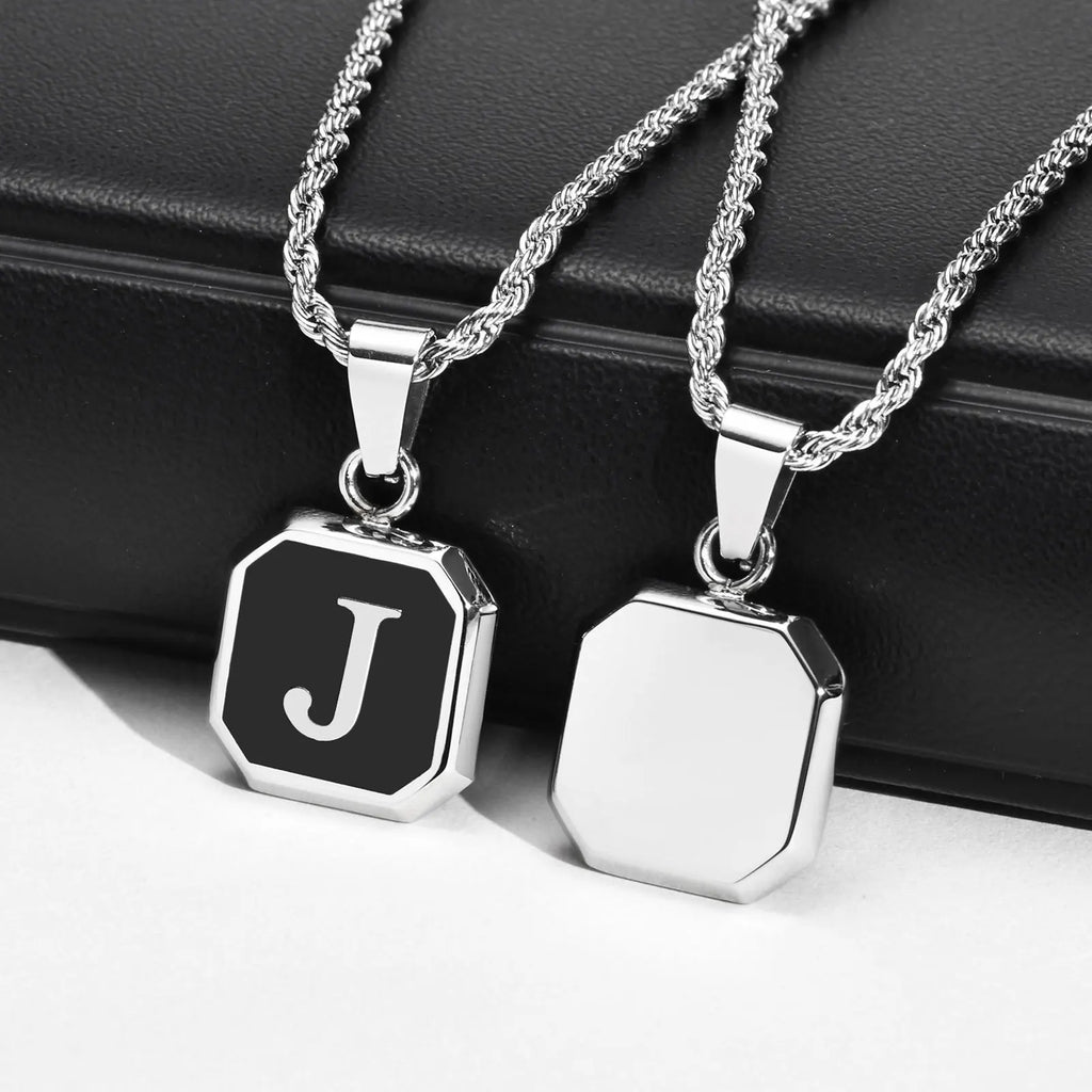 Collier homme avec pendentif hexagonale initiale