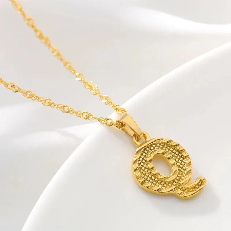 Collier homme ou femme avec pendentif personnalisé initiale q