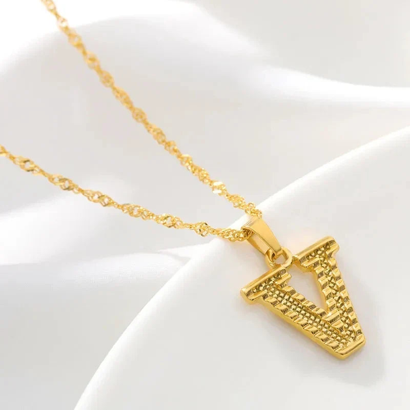 Collier homme ou femme avec pendentif personnalisé initiale v