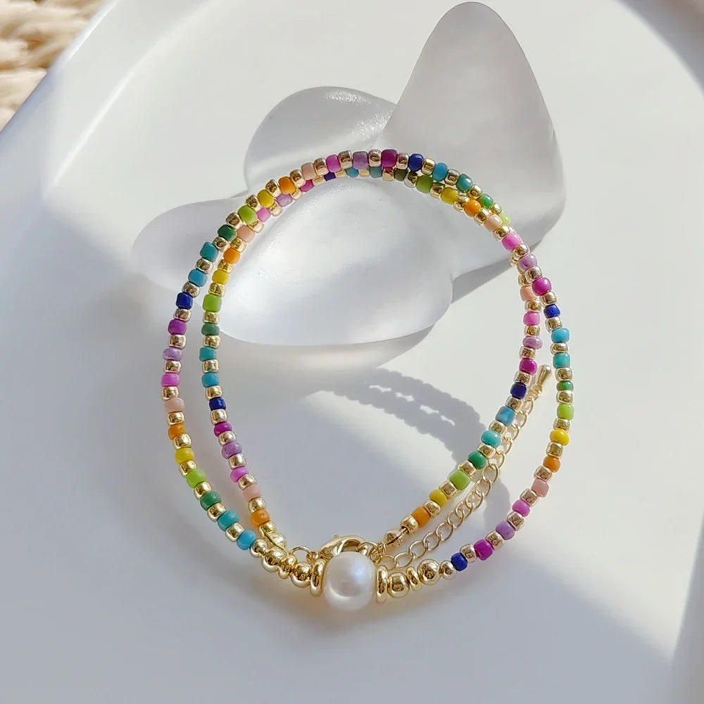 Collier ras de cou avec pendentif arc-en-ciel et perles