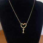 Collier ras de cou avec pendentif initiale et coeur - lettre