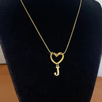 Collier ras de cou avec pendentif initiale et coeur - lettre
