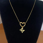Collier ras de cou avec pendentif initiale et coeur - lettre
