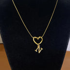 Collier ras de cou avec pendentif initiale et coeur - lettre