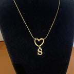 Collier ras de cou avec pendentif initiale et coeur - lettre