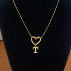Collier ras de cou avec pendentif initiale et coeur - lettre