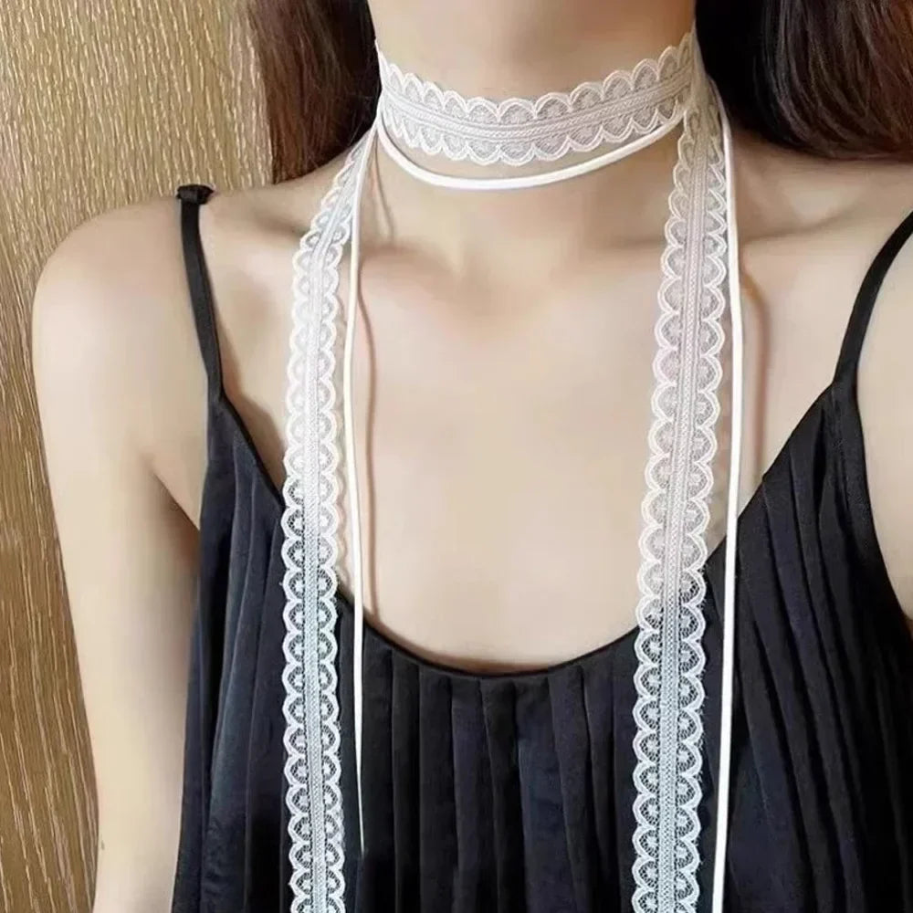 Collier Ras de Cou avec Pendentif Noeud blanc