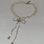 Collier ras de cou avec pendentif noeud papillon en strass