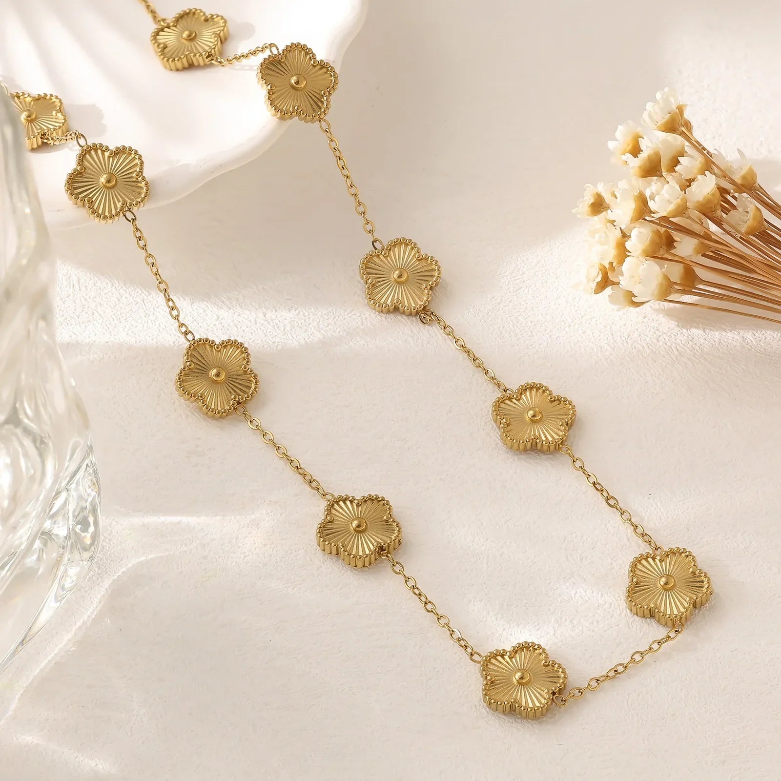 Choker Necklace with 5-Leaf Clover Pendants
