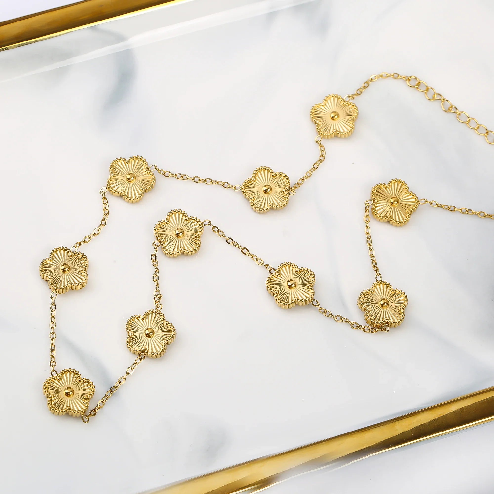 Choker Necklace with 5-Leaf Clover Pendants