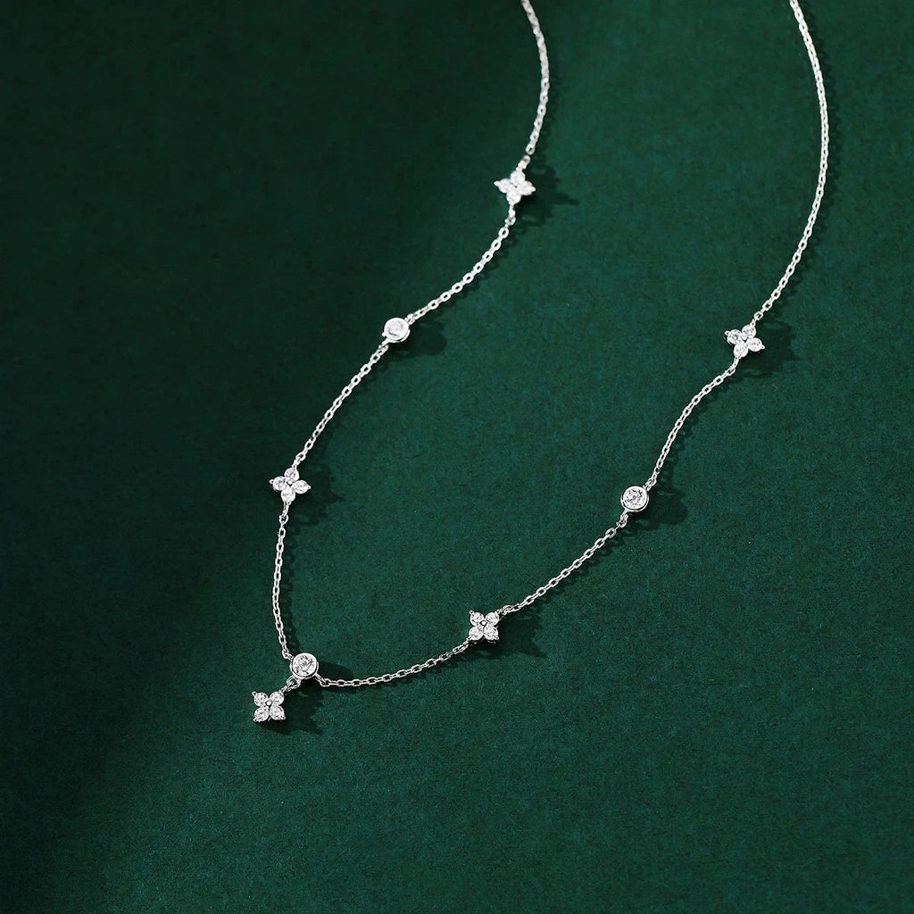 Collier Ras de Cou Pendentif Fleur en Zircon argent