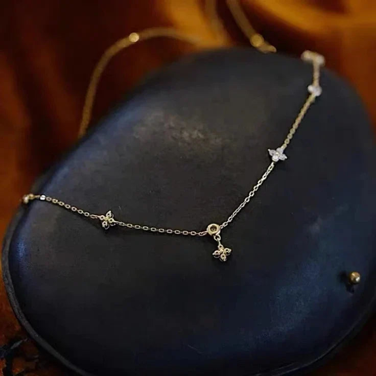 Collier Ras de Cou Pendentif Fleur en Zircon argent