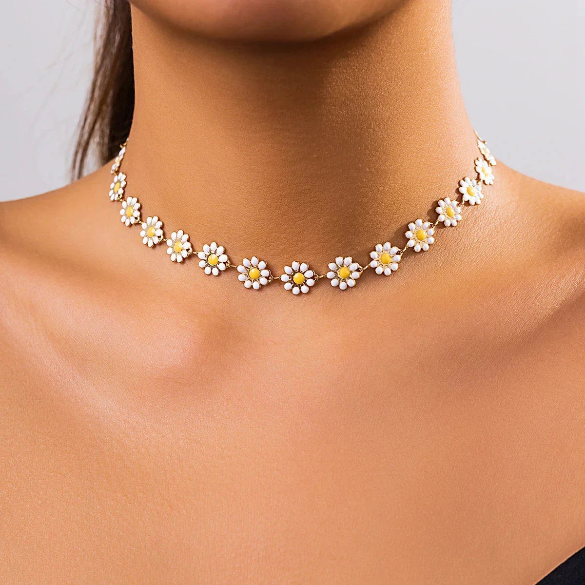 Choker Necklace Daisy Flower Pendant
