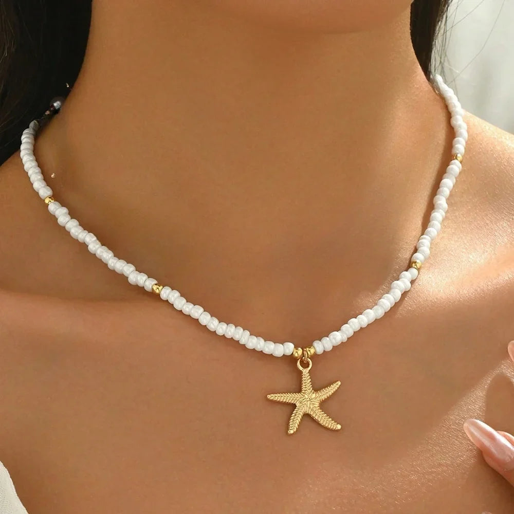 Collier ras du cou coquillage et étoile de mer blanc fines perles