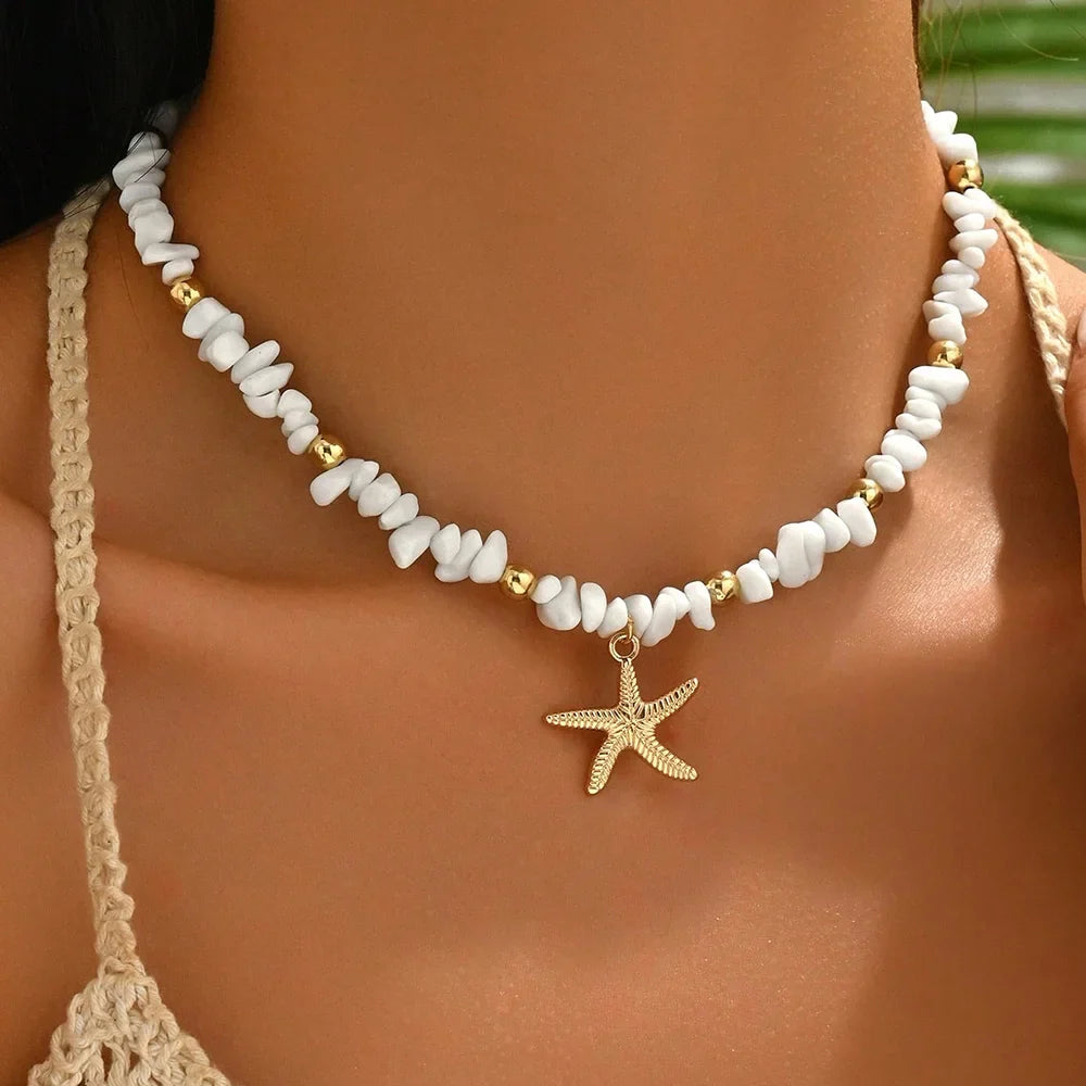 Collier ras du cou coquillage et étoile de mer blanc larges perles