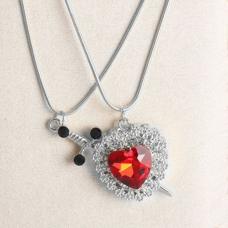 Colliers pour Couples Pendentif Coeur et Epée 2