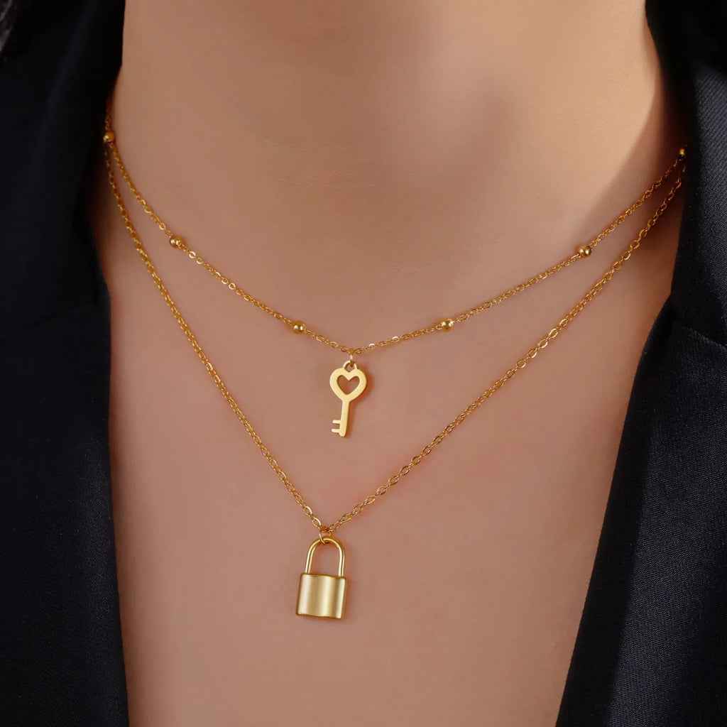 Collier double avec pendentif clef et cadenas or