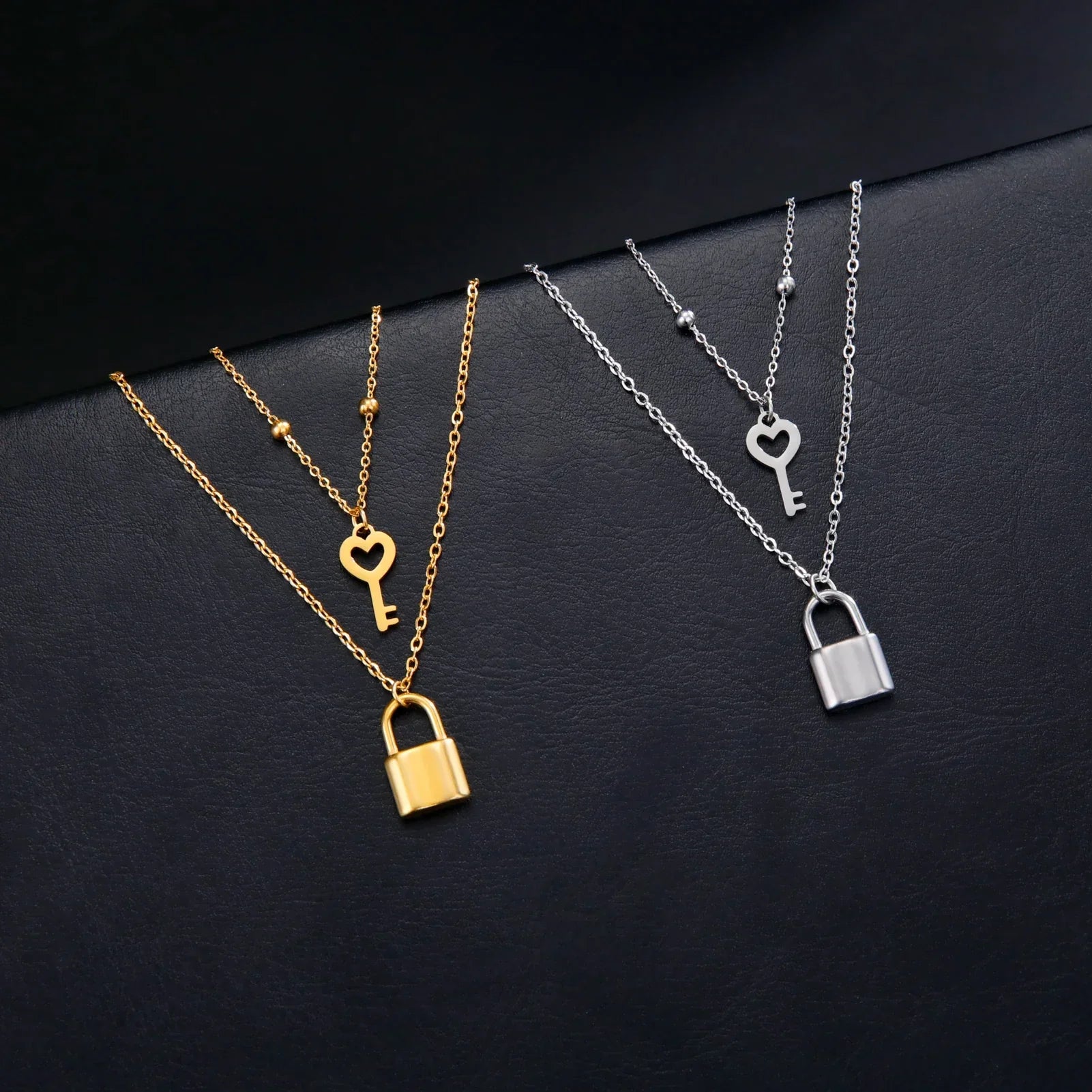 Collier double avec pendentif clef et cadenas or