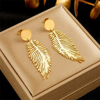 Grandes boucles d'oreilles plume stylisées