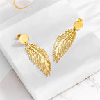 Grandes boucles d'oreilles plume stylisées