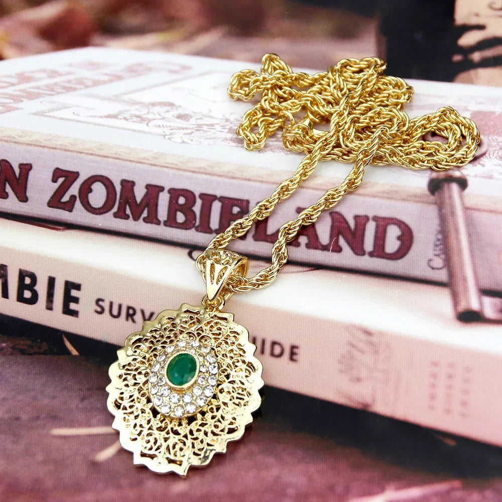 Collier long avec pendentif doré traditionnel arabe vert