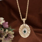 Collier long avec pendentif doré traditionnel arabe vert