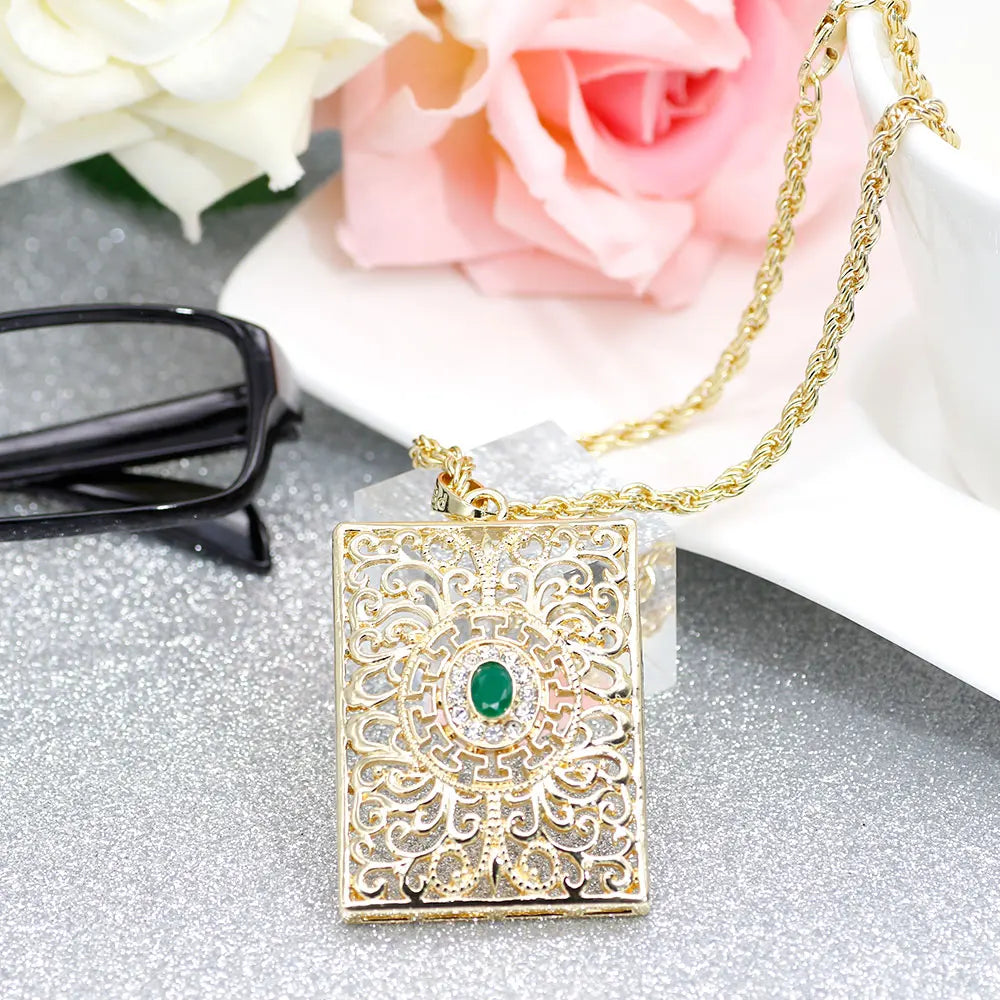 Collier long avec pendentif traditionnel arabe vert
