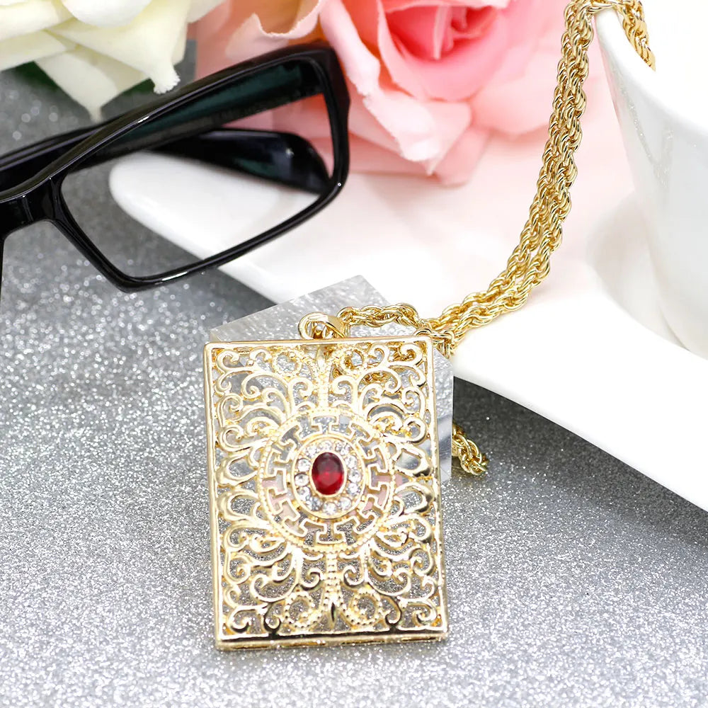 Collier long avec pendentif traditionnel arabe rouge