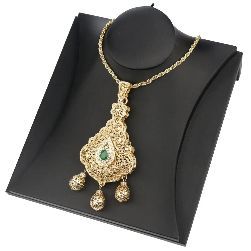 Collier long avec pendentif traditionnel mariage fête arabe vert