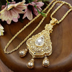 Collier long avec pendentif traditionnel mariage fête arabe blanc