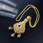 Collier long avec pendentif traditionnel mariage fête arabe rouge