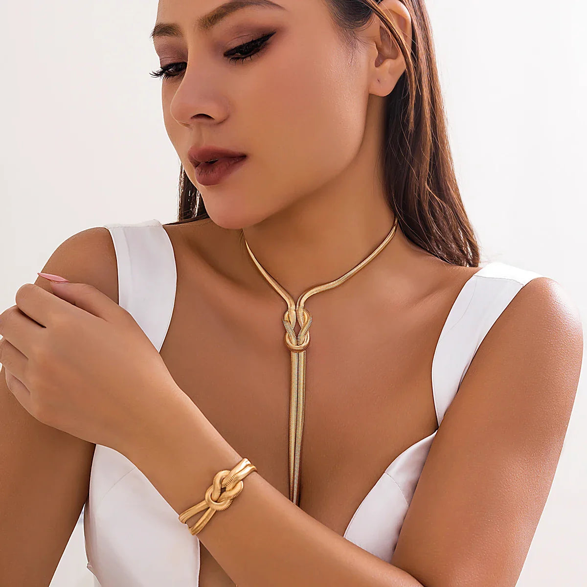 Long Necklace with Low Neckline & Its Bow Bracelet