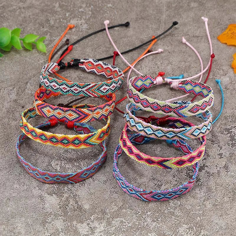Lot de 8 Bracelets Brésiliens à Motifs Géométriques