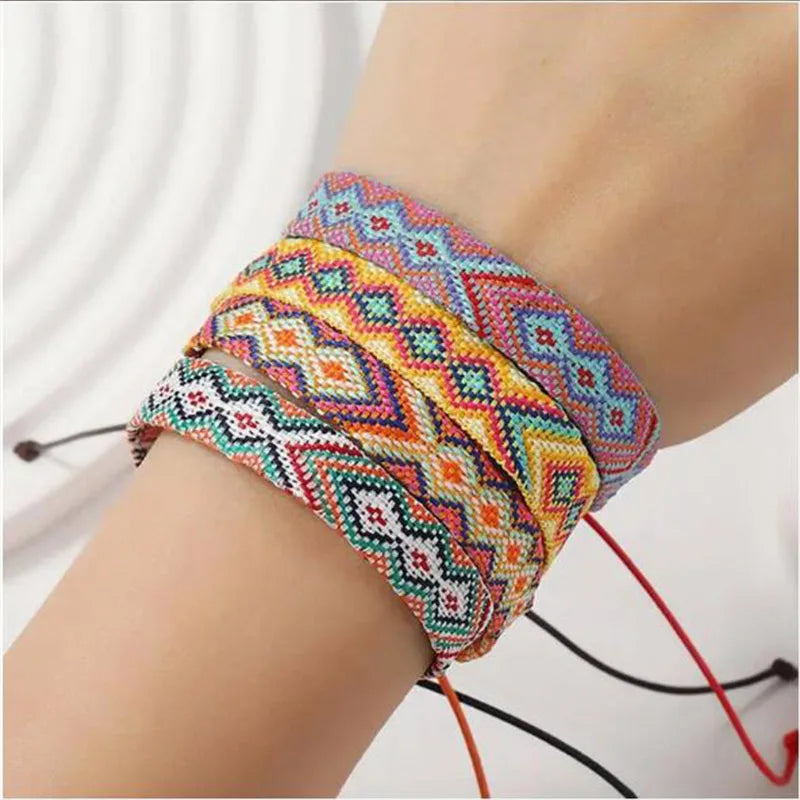 Lot de 8 Bracelets Brésiliens à Motifs Géométriques