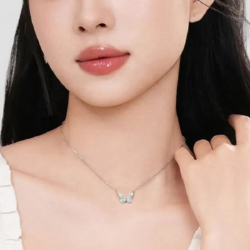 Collier et pendentif papillon lumineux