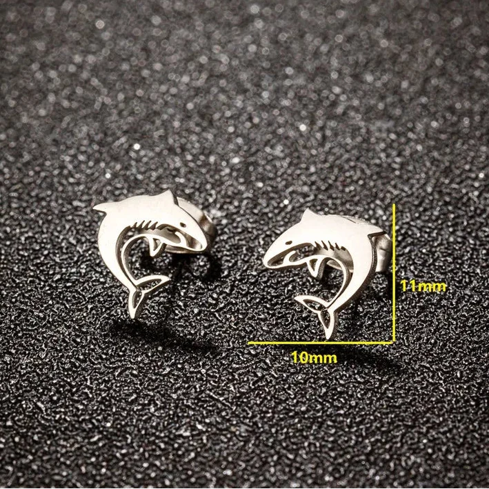 Petites boucles d'oreilles puces motif requin